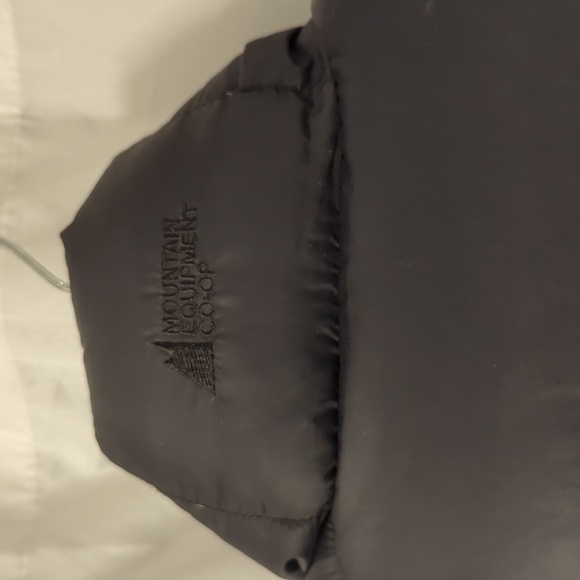 MEC Packable Down Puffer Vest Small Nylon Black Zip Up Jacket Quilted V - Picture 5 of 7